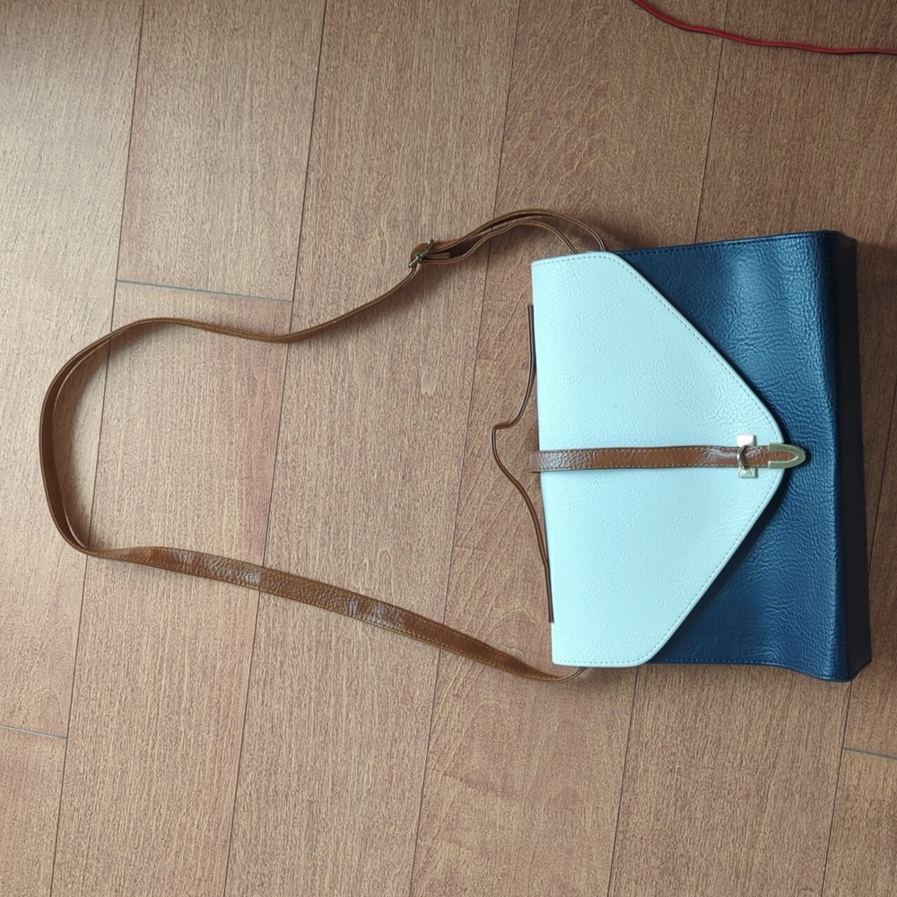 Crossbody purse, made in Korea